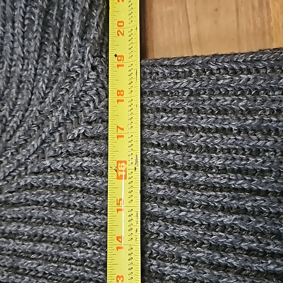 CLAIBORNE SWEATER - Picture 7 of 11